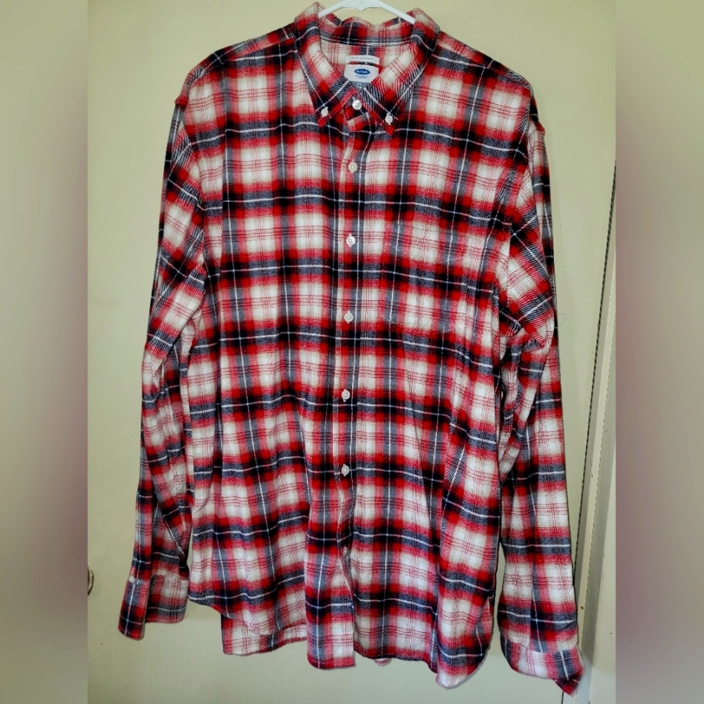 Old Navy Mens button up flannel long sleeve shirt